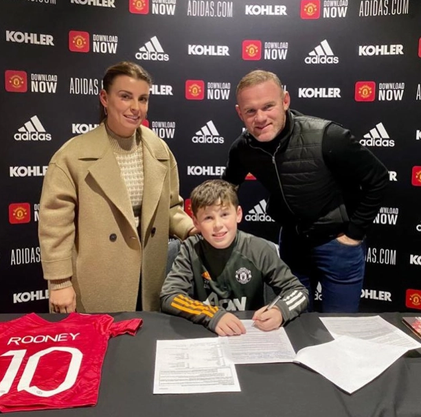  哈兰德帽子戏法领衔曼城大胜伯恩茅斯登顶榜首